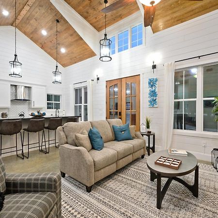 Bella Luna Cabin - Cozy Farmhouse Cabin, Private Deck, Swing Set, Fire Pit, Hot Tub Villa Broken Bow Eksteriør bilde