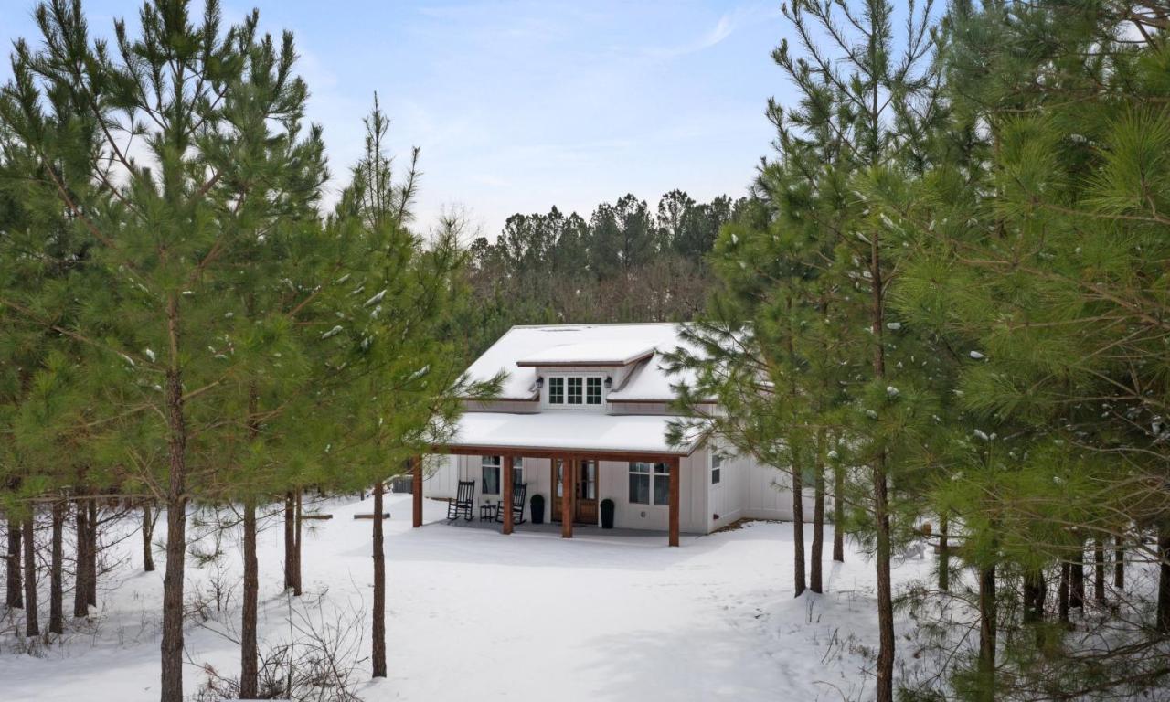 Bella Luna Cabin - Cozy Farmhouse Cabin, Private Deck, Swing Set, Fire Pit, Hot Tub Villa Broken Bow Eksteriør bilde
