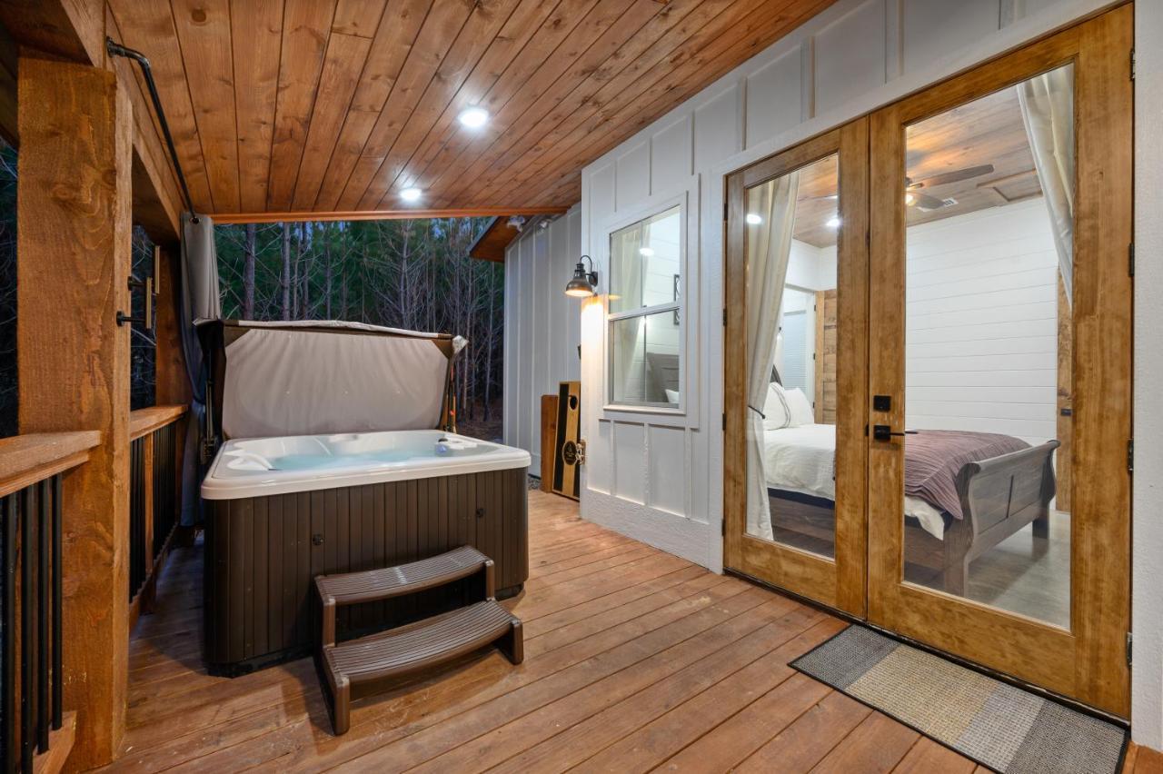 Bella Luna Cabin - Cozy Farmhouse Cabin, Private Deck, Swing Set, Fire Pit, Hot Tub Villa Broken Bow Eksteriør bilde