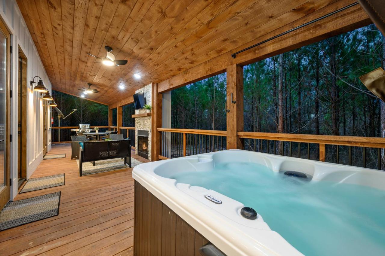 Bella Luna Cabin - Cozy Farmhouse Cabin, Private Deck, Swing Set, Fire Pit, Hot Tub Villa Broken Bow Eksteriør bilde