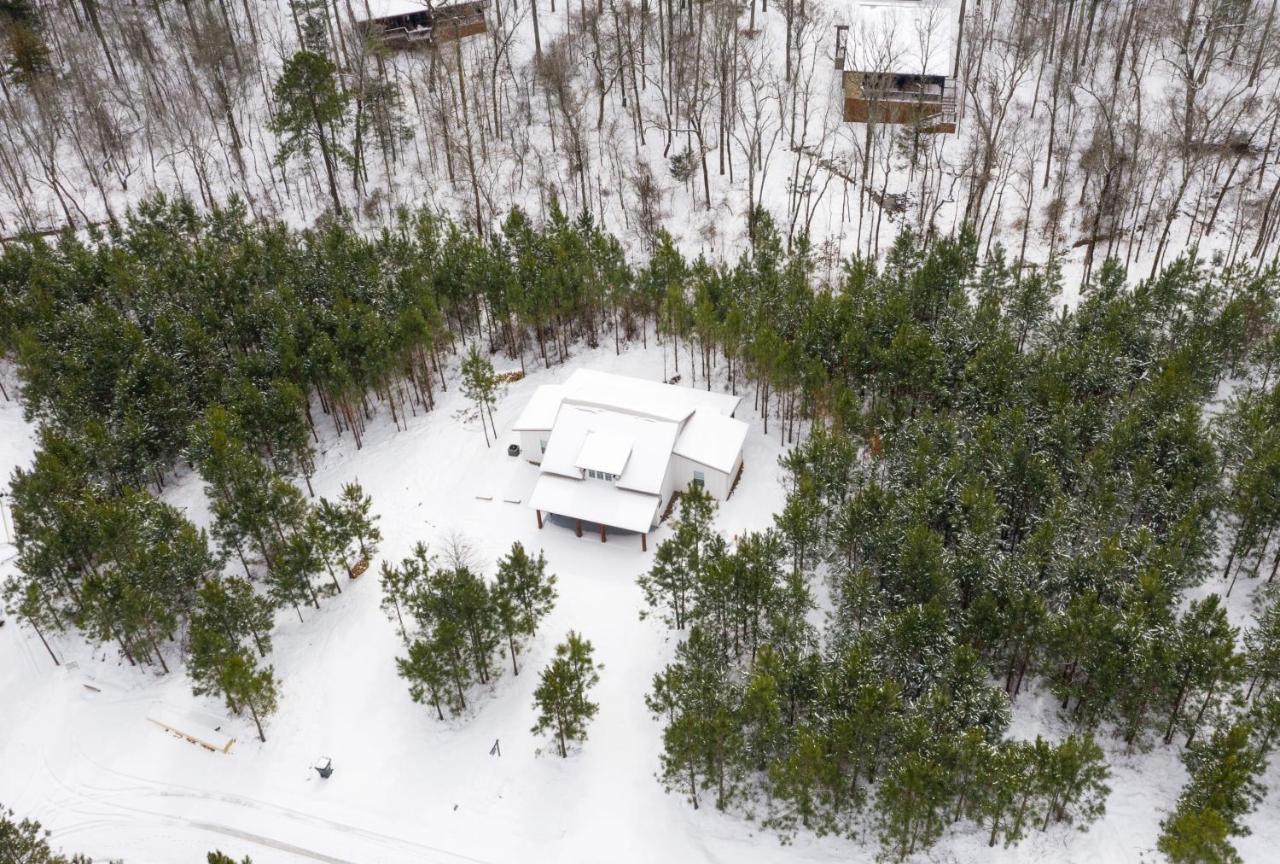 Bella Luna Cabin - Cozy Farmhouse Cabin, Private Deck, Swing Set, Fire Pit, Hot Tub Villa Broken Bow Eksteriør bilde