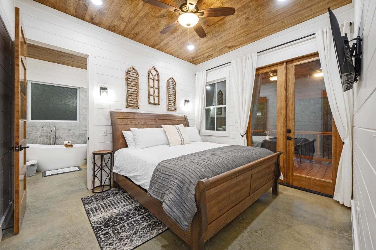 Bella Luna Cabin - Cozy Farmhouse Cabin, Private Deck, Swing Set, Fire Pit, Hot Tub Villa Broken Bow Eksteriør bilde